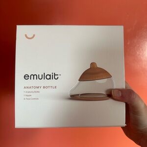 Emulait Anatomy Bottle with Nipple for infants